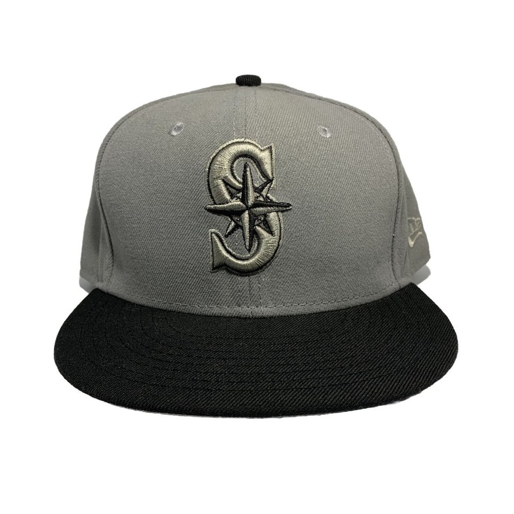 New Era 59Fifty Seattle Mariners 7 1/8 Fitted Hat MLB Grey Black Alternate Color